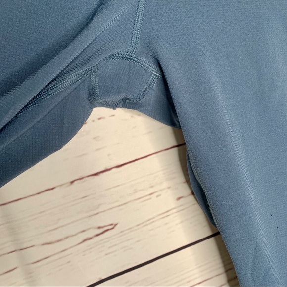 Under Armour | Crop Blue Gray Leggings - Picture 4 of 8